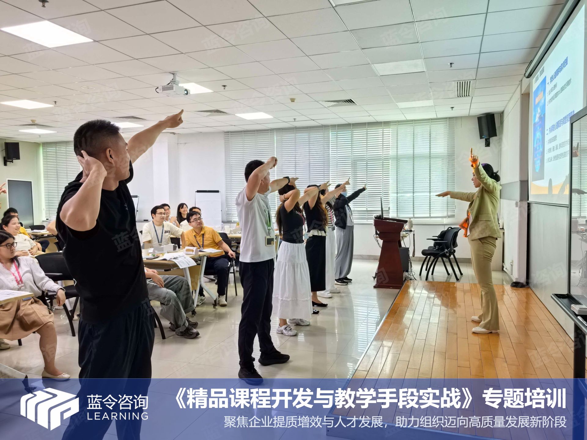 蓝令新闻图片