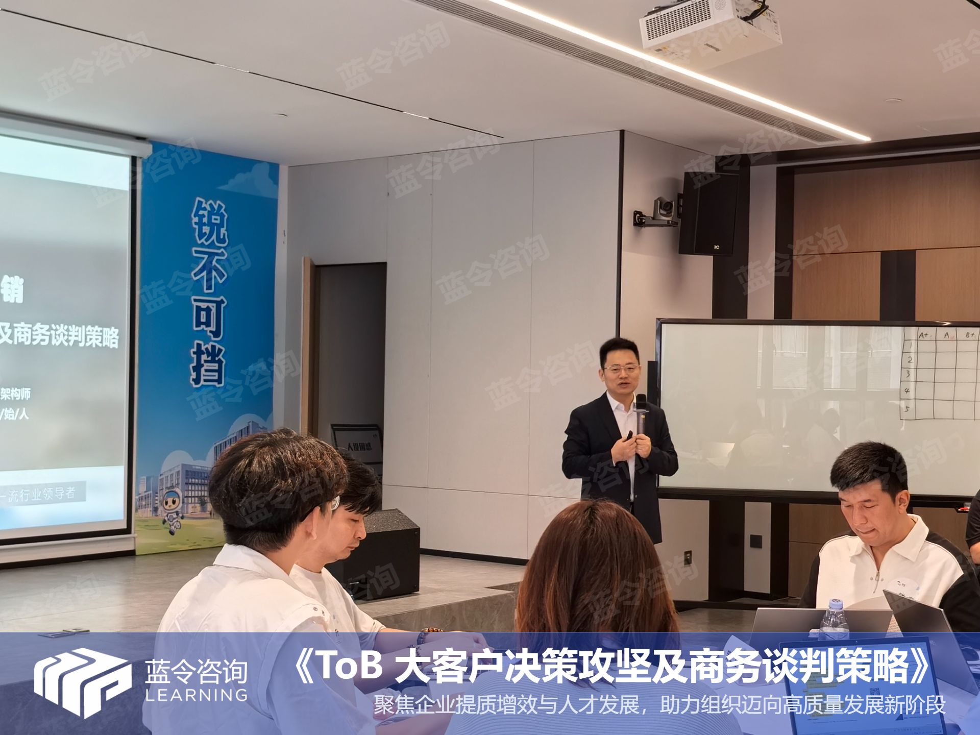 蓝令新闻图片