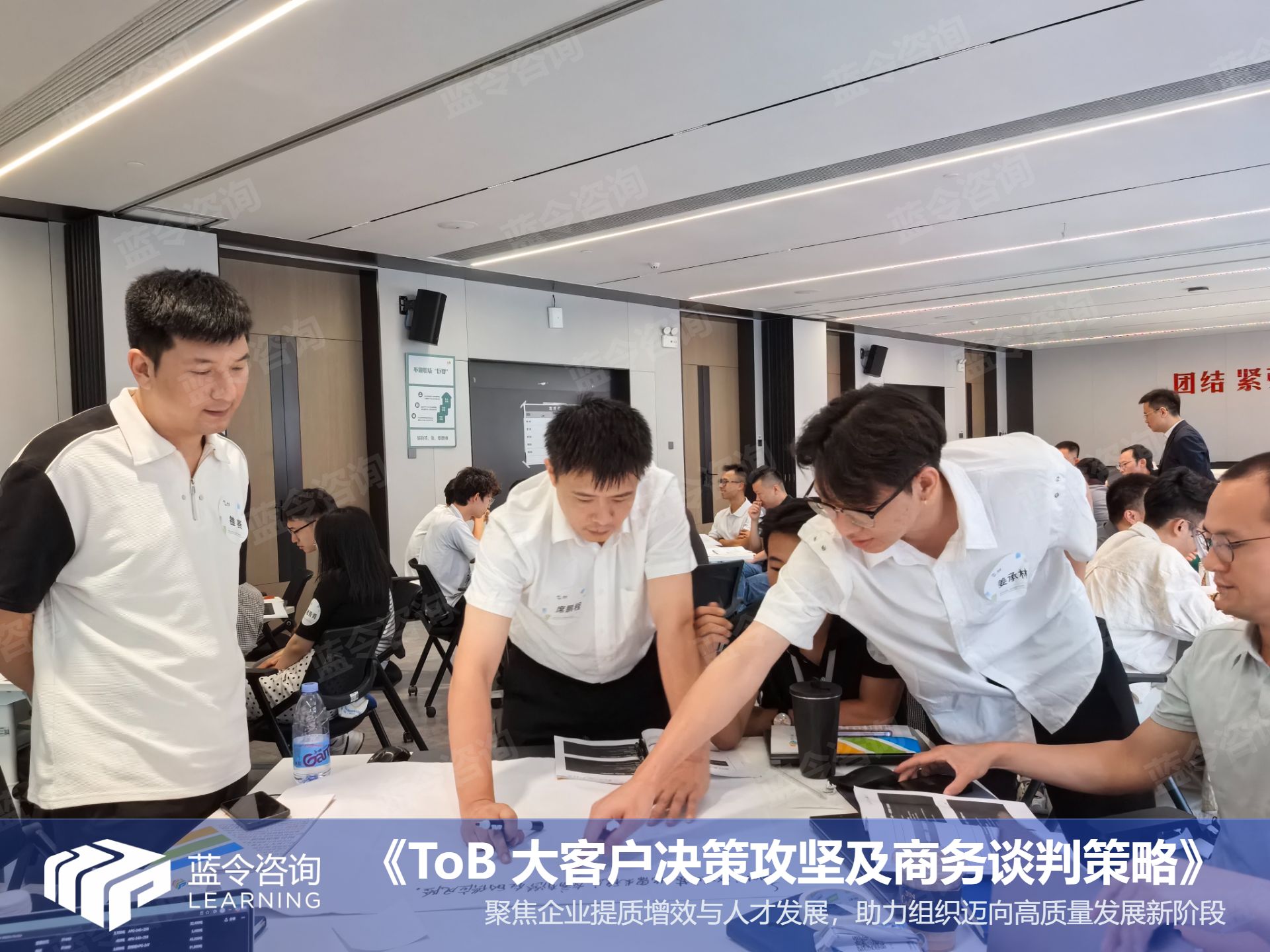 蓝令新闻图片